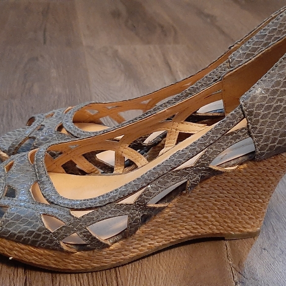 Grey Avon wedge sandals - Picture 3 of 3